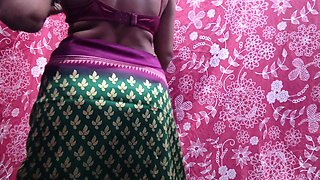 Marathi Housewife Seducing in the Saree Stripping