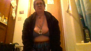 Stripping Tease Yoga Flash Pussy