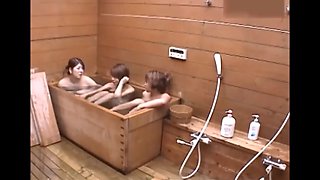 Three girls bath