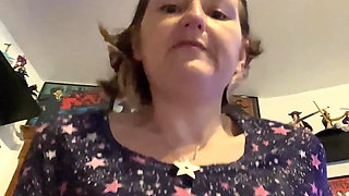 Huge Piss From My Bushy Pussy in My Mate’s Bedroom as the Bathroom Was Occupied!