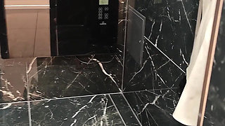 Peeing in the Toilett