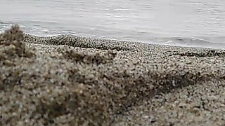 Teen Girl Masturbate on the Beach