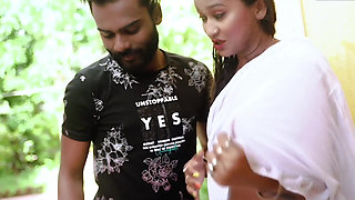 Bhabhi ko nahate hue piche se pakda aur chod diya
