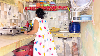 Hot Desi Bhabhi Padosi Kitchen Sex - Real Passionate Hardcore