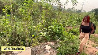 The Beautiful Lost Princess in a New Area but Find Both Help