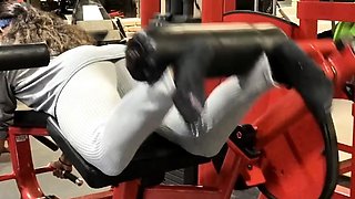 Amateur Foot Fetish Girlfriend Sucks and gives a Footjob