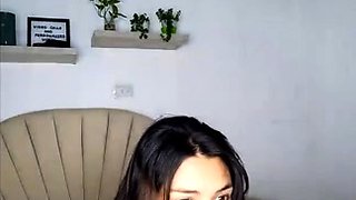 Brunette solo masturbation on webcam