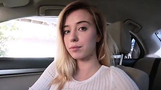 Stiefgeschwister haben harten Spa im Auto