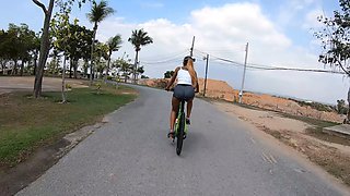 Bubble butt Thai girlfriend anal fucking