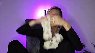 AMATEUR BIGTIT BLONDE TEEN MASTURBATES IN STALKINGS