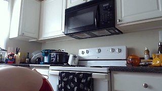 fluffernutter cumming in the kitchen