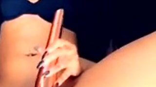 Sexy ebony rubbing her clit