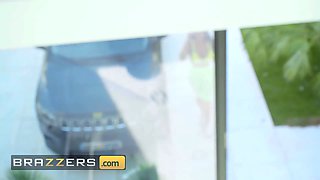 Brazzers - kinky stunners Sara Retali, sapphire astrea & la paisita oficial indulge in an unforgettable four-way by the pool