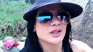 Walk on the Beach Encimtri a.wanker and Look at What Gave