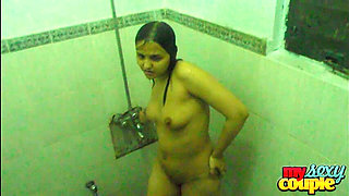 Beautiful Wife’s Steamy Shower Allure Mesmerising Moment of Natural Beauty