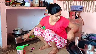 Aunty in a school uniform gives a wild experience