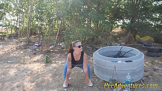 Pipi in her jeans while doing her fitness
