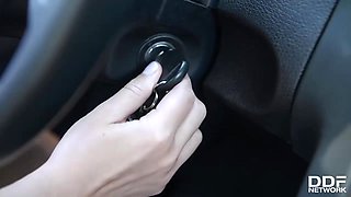 College Hottie Gives Car Body Shine With T&A