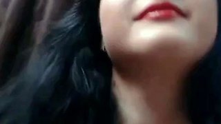 Super Squirter Brunette Masturbates on Webcam