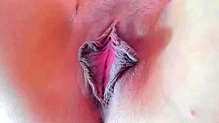 18yo Amateur Shows Her Pussy on Webcam