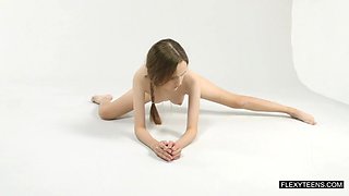 Abel rugolmaskina brunette naked gymnast