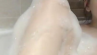 Waiting for a big and hard dick with me in the bath