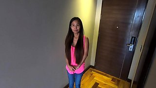 Tattooed Pinay Serves Big Dick With High Price