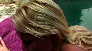 White Panty Chronicles 16: Sinnliche Lesben am Pool