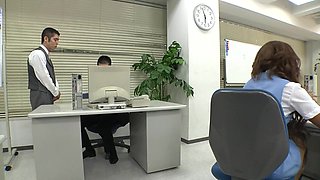 Asian Office lady in Pantyhose